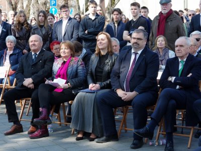 Vaszary János festőművész szobrának avatása