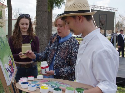 Vaszary János festőművész szobrának avatása