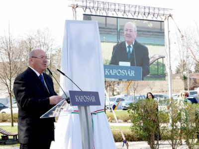 Vaszary János festőművész szobrának avatása